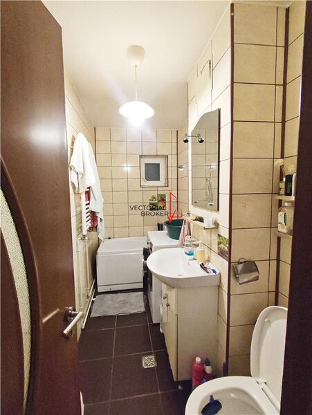 Colentina, Maior Vasile Bacila, apartament decomandat, et. 1/4, reabilitat.