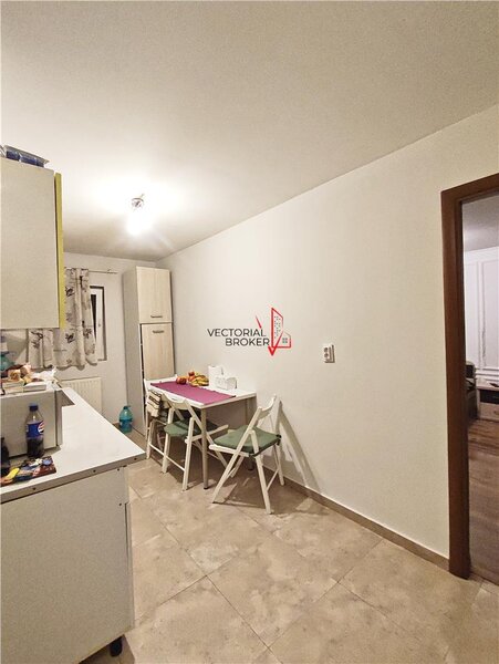 Colentina, Maior Vasile Bacila, apartament decomandat, et. 1/4, reabilitat.